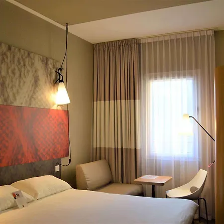Ibis Hotell 3*